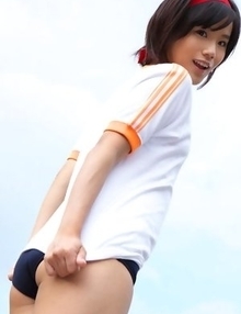 Japan teen Yuzuki Hashimoto does gym exercises and enjoys ice cream